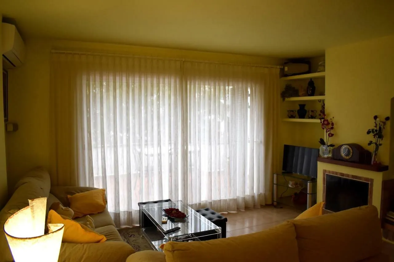 Magnolia, Habitacion Matrimonial Con Bano Uso Privado, En Casa Compartida Apartment Palafrugell Spain