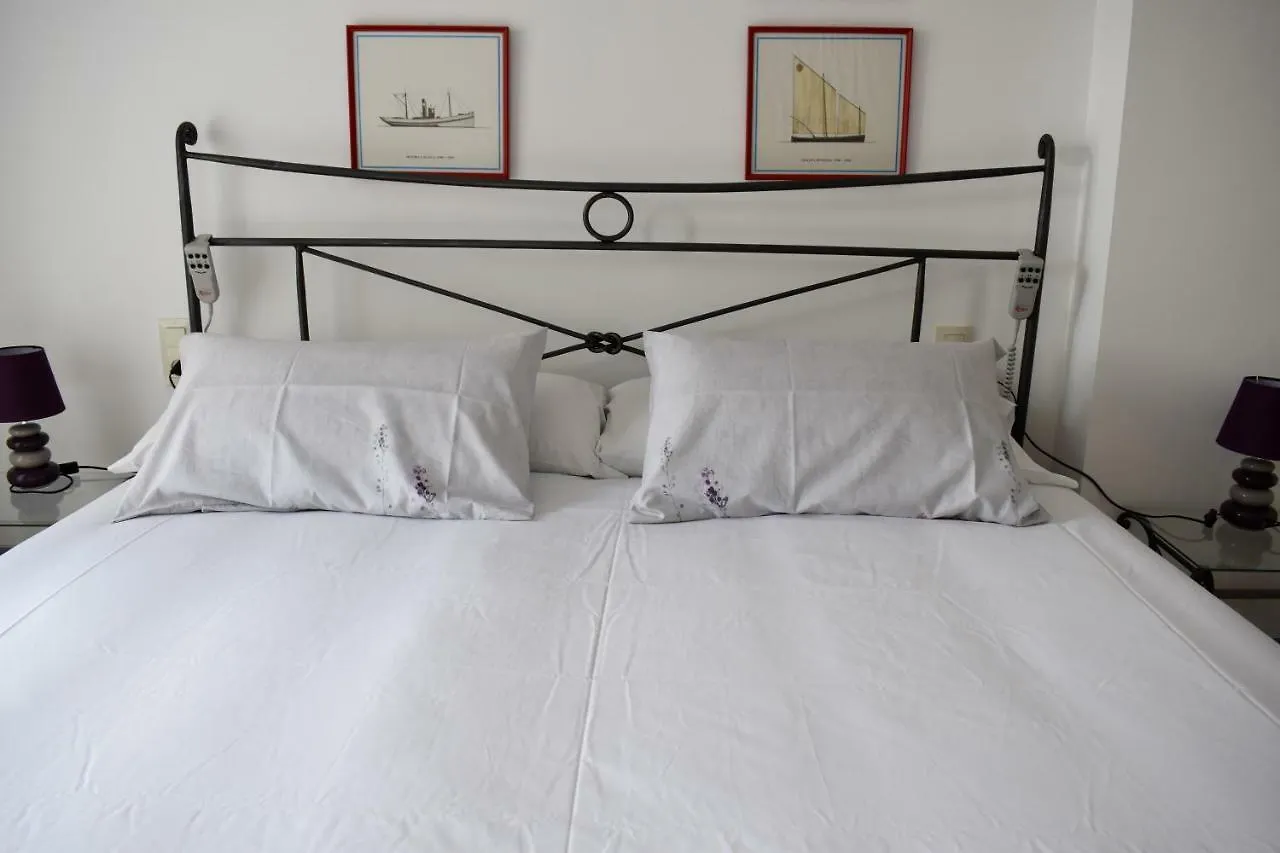 Magnolia, Habitacion Matrimonial Con Bano Uso Privado, En Casa Compartida Apartment Palafrugell