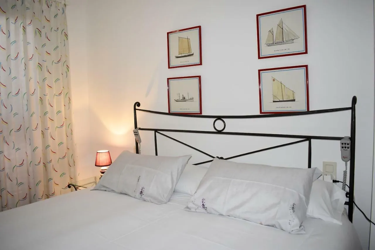 Homestay Magnolia, Habitacion Matrimonial Con Bano Uso Privado, En Casa Compartida Apartment Palafrugell