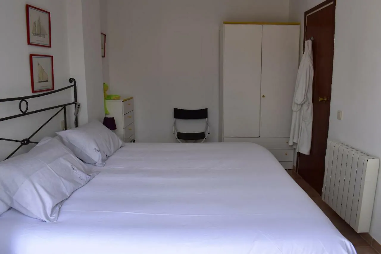 Magnolia, Habitacion Matrimonial Con Bano Uso Privado, En Casa Compartida Apartment Palafrugell Homestay