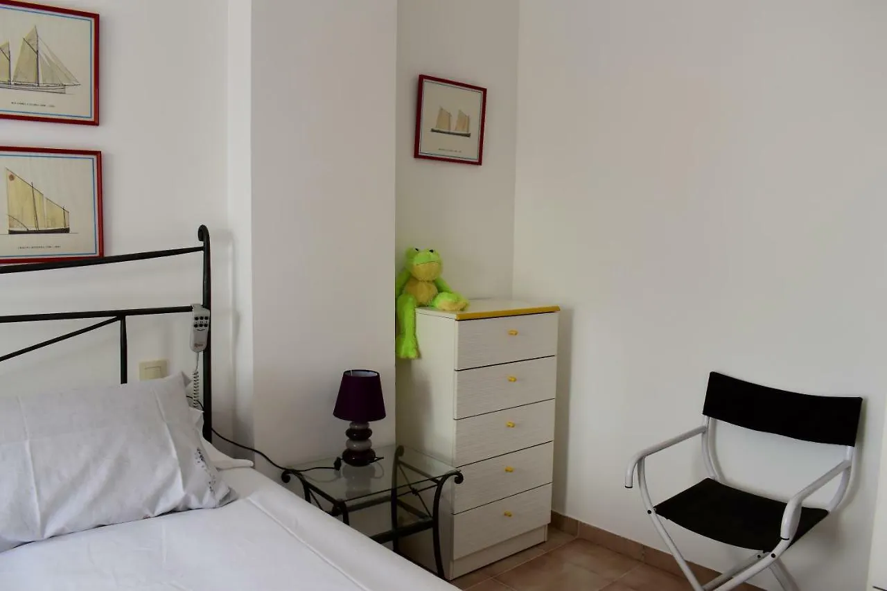 Homestay Magnolia, Habitacion Matrimonial Con Bano Uso Privado, En Casa Compartida Apartment Palafrugell Spain